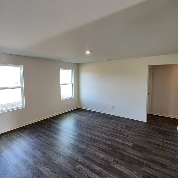 126 Watson Dr — Photo 5