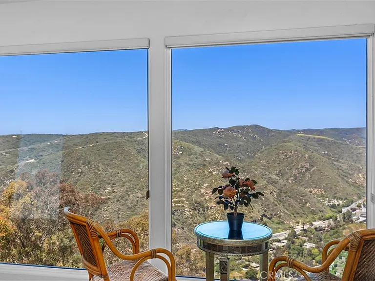 1415 Skyline Dr — Photo 17