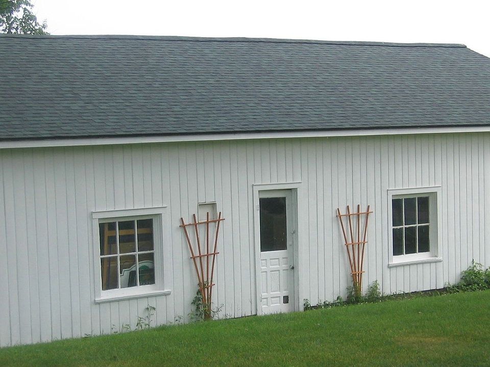 Outbarn- 1300 sq/ft