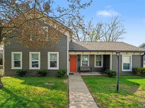 12 E Church St, Clarkston, MI 48346