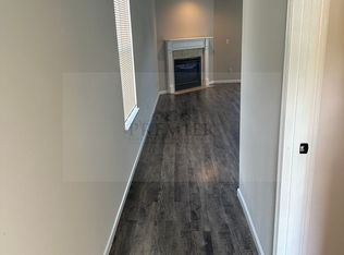 101 NE Dogwood St APT D, Oak Grove, MO 64075