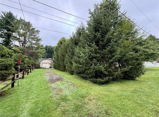 6057 Glen Dr SW, Sherrodsville, OH 44675