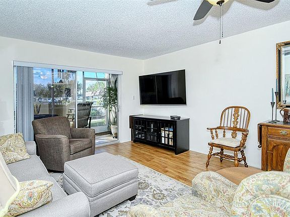 5th image of 1520 Glen Oaks Dr E Unit 154