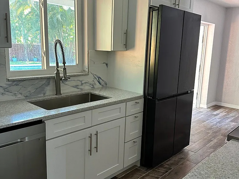 1007 SW 18th St — Photo 9