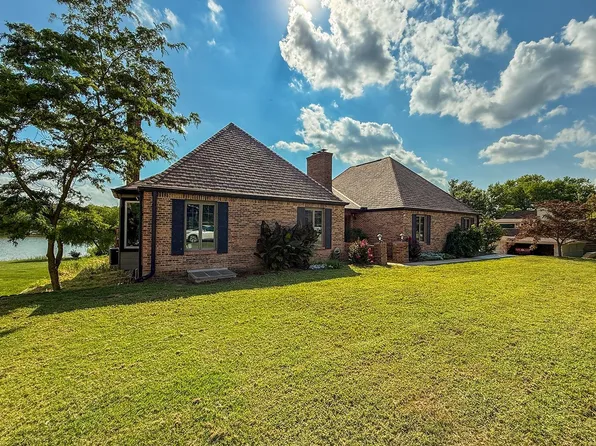 14 N Lakeview Dr, Goddard, KS 67052