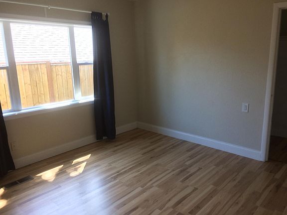 11 x 17 Bedroom + small walkin closet