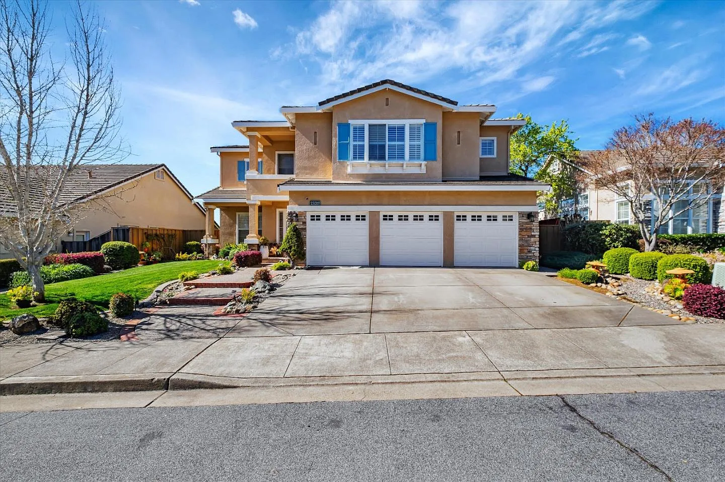 25219 Canyon Oaks Ct photo 1