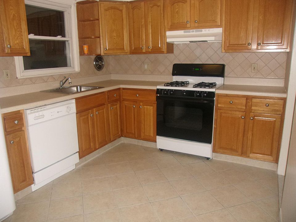 1st image of 15-77 208th Pl