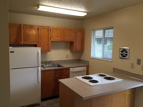 2nd image of 1004 SE Marion St