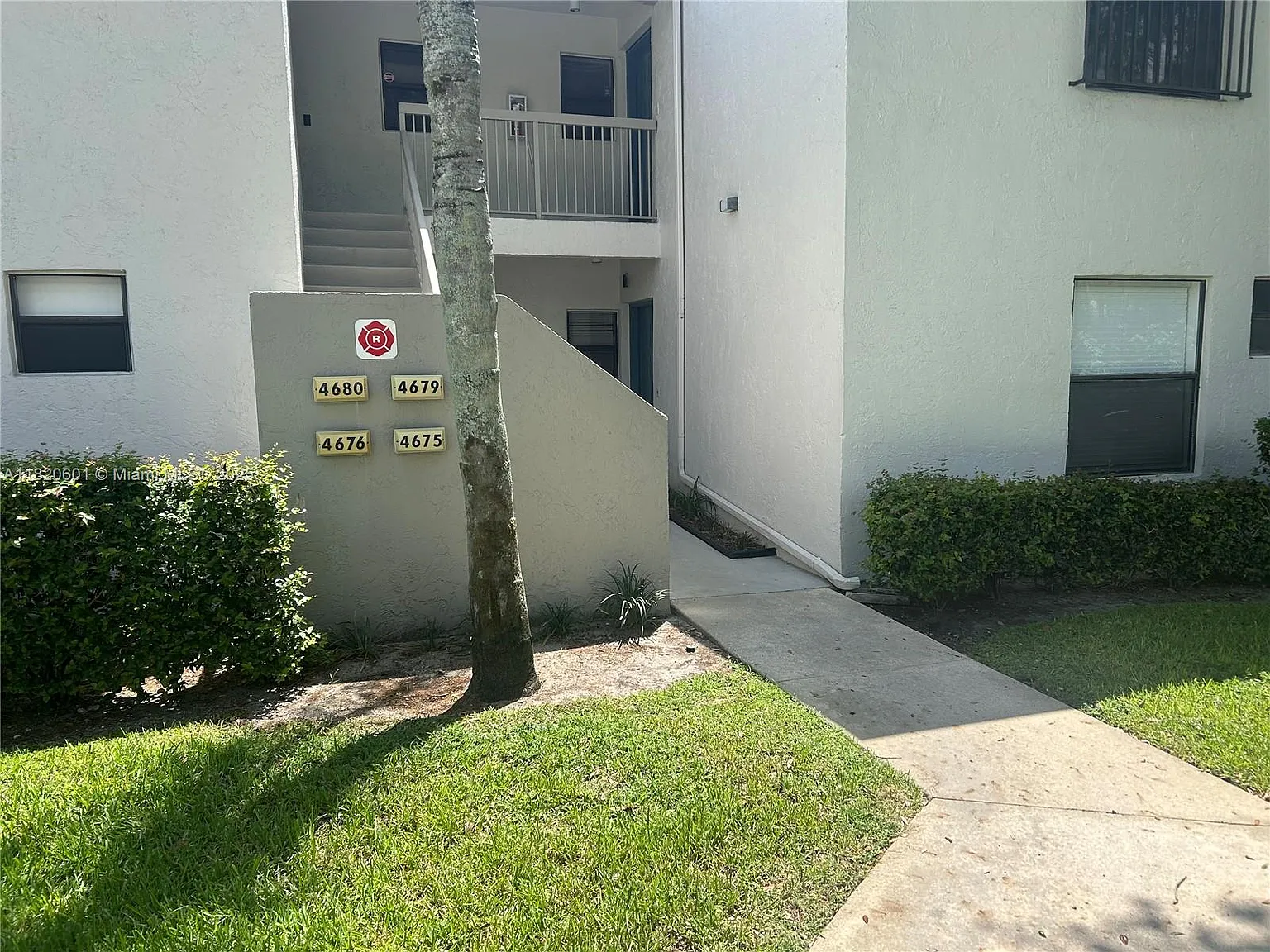 3 bed, $2,400 — Photo 1