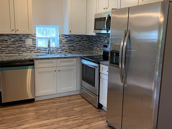 3rd image of 421 Parkwood Dr E