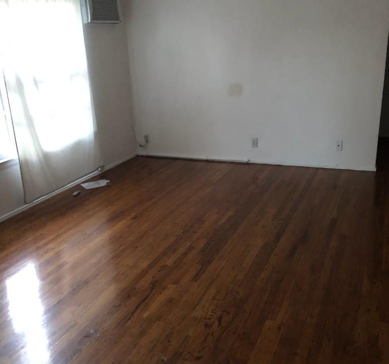 2nd image of 1-1751 N Mariposa Ave #1