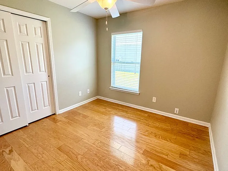 420 Hillsborough Dr — Photo 8