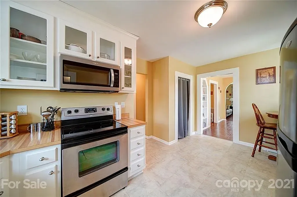2 bed, 1302 sqft, $1,575 — Photo 3