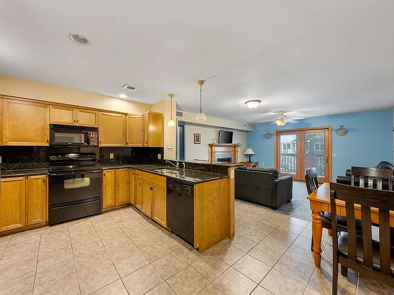 650 S Pier Dr #6 — Photo 2