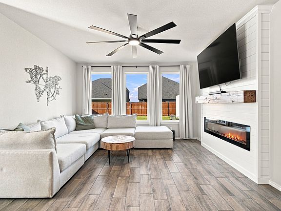 3rd image of 2245 Bellatrix Dr