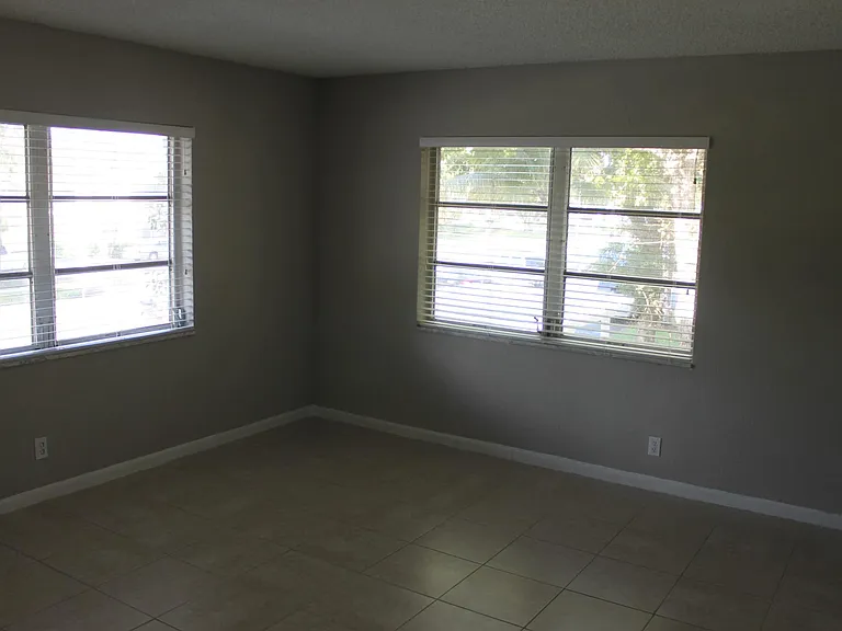 770 SE 2nd Ave #E201 — Photo 10