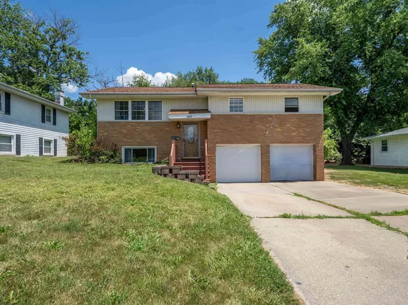 6822 N Kimberly Dr, Peoria, IL 61614