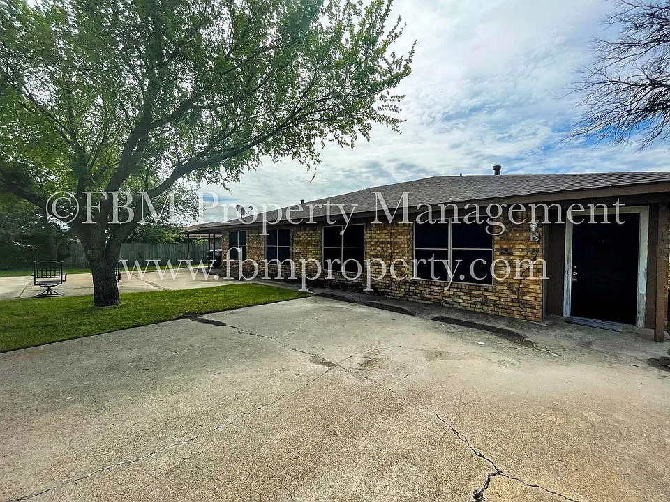 5669 Main St