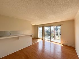 1400 Solano Avenue, 3