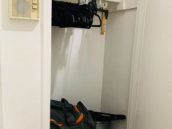 5th image of 165 Vroom St APT 1G