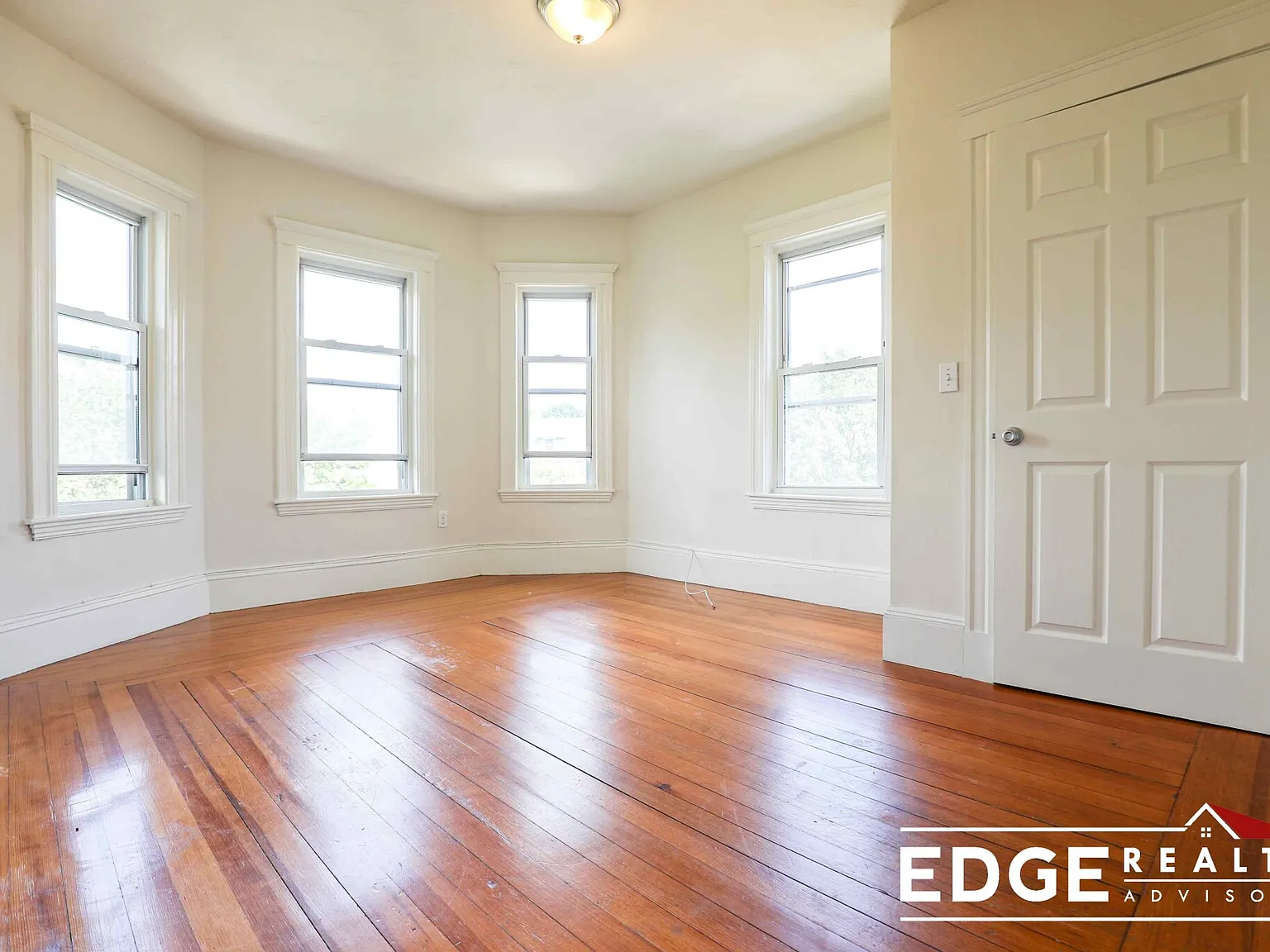 3 bed, 1000 sqft, $3,100 — Photo 3