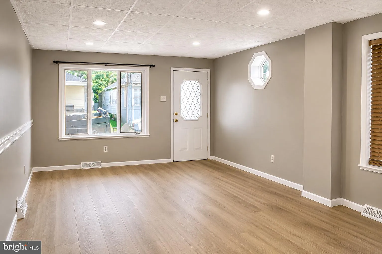 3 bed, 1.0 bath, 1176 sqft, $2,600 — Photo 4
