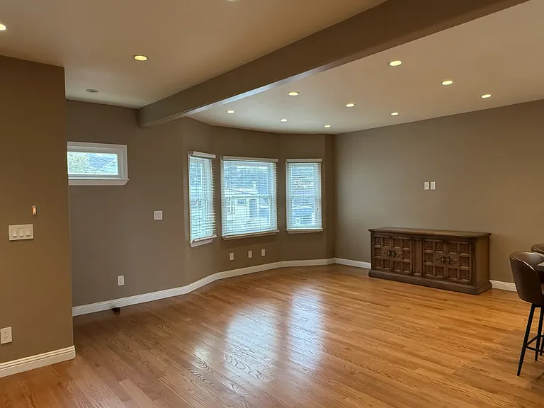 Mangels Ave — Photo 2