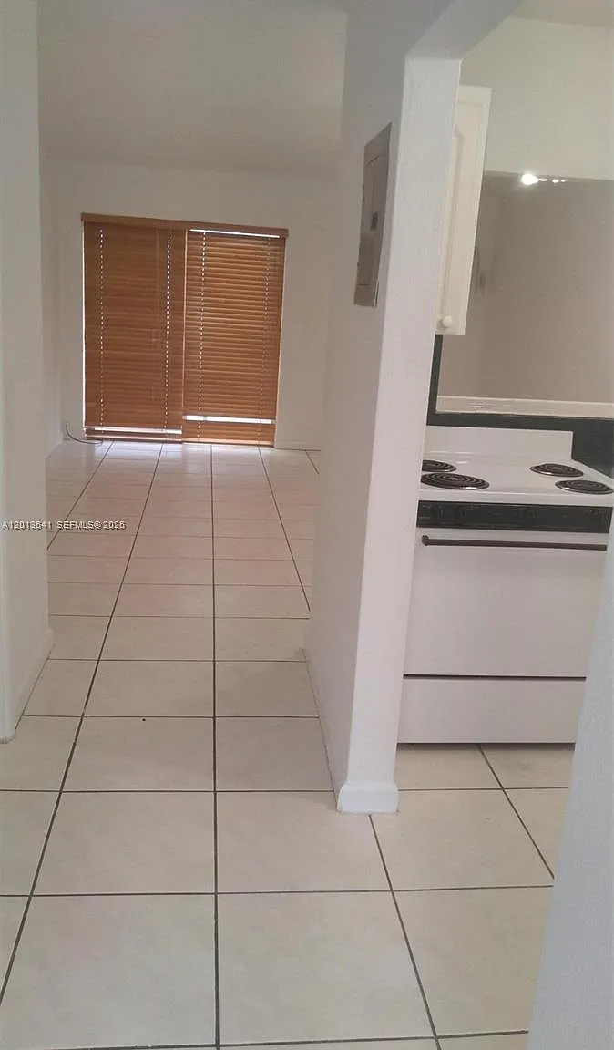 Sunshine Bay Condo — Photo 4