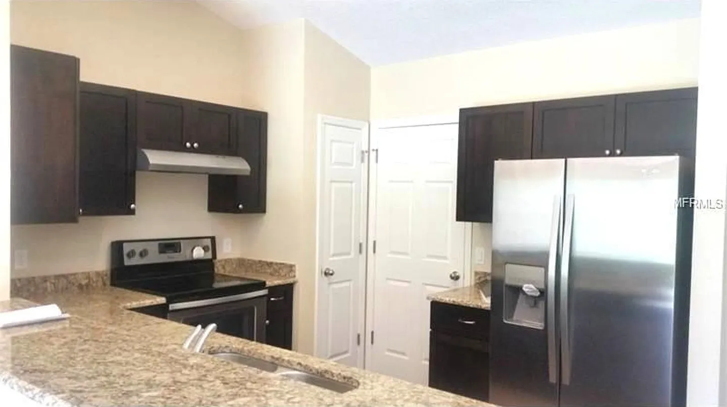 Move In Special- 2/2 Duplex In St. Cloud Close To Lakefront — Photo 2