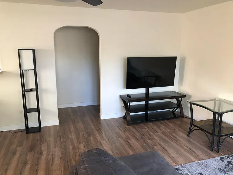 2351 Radcliffe Ave — Photo 4