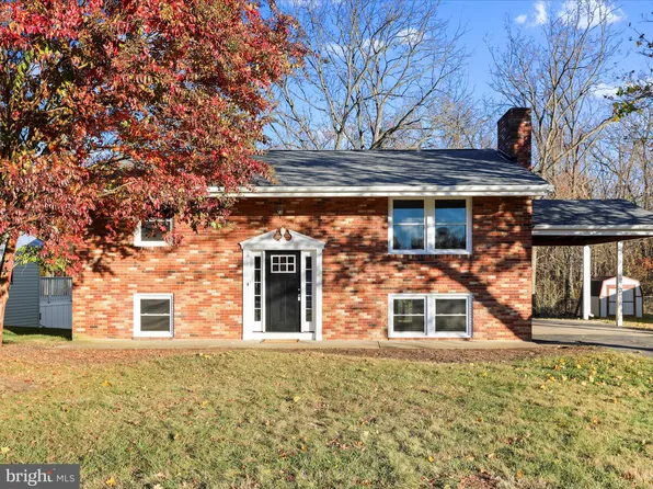 11013 Coventry Ln, Hagerstown, MD 21740