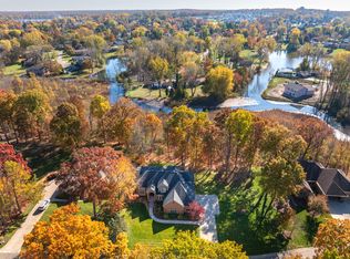 8761 River Run Dr, White Lake, MI 48386