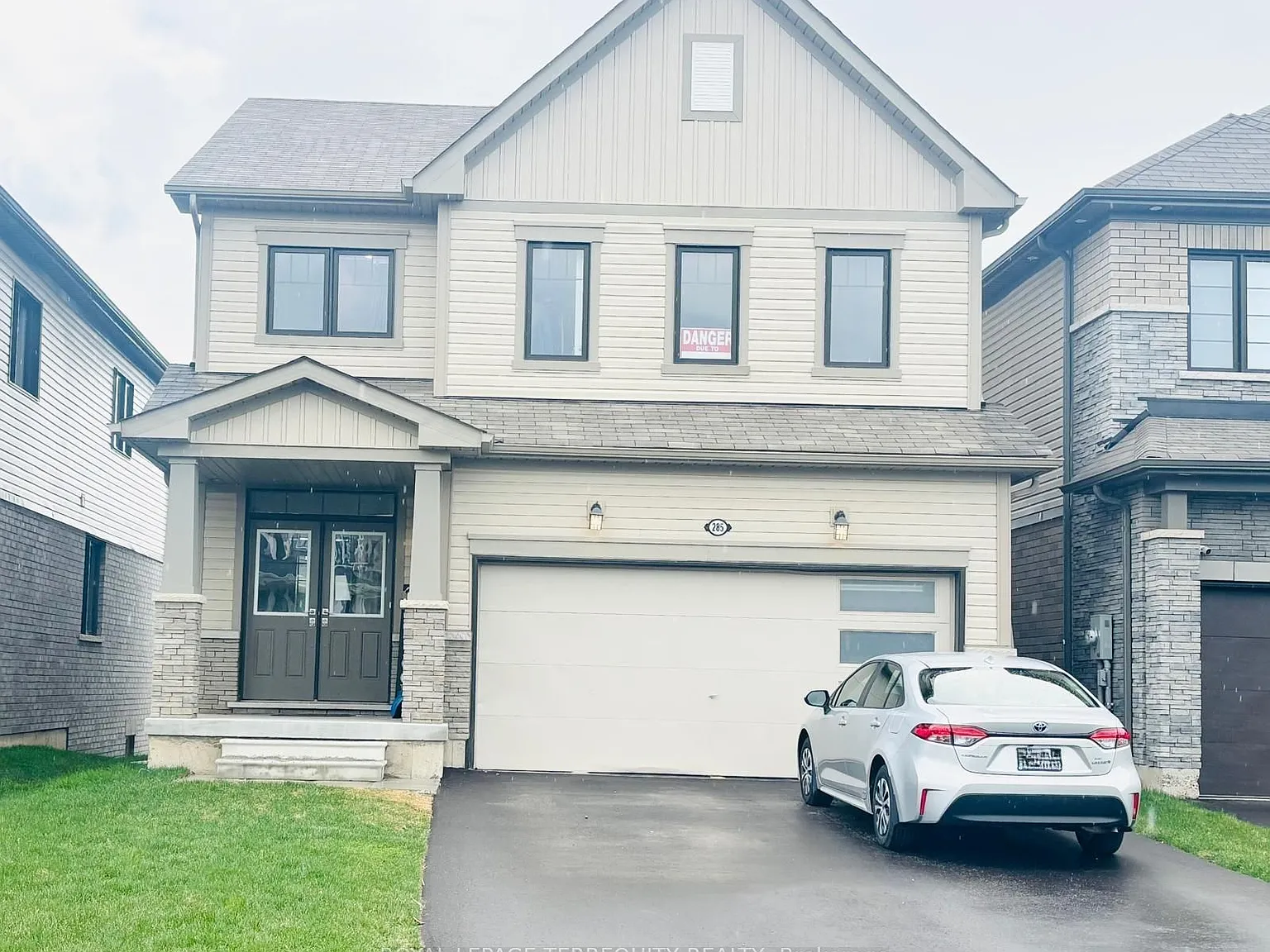 4 bed, $2,900 — Photo 1