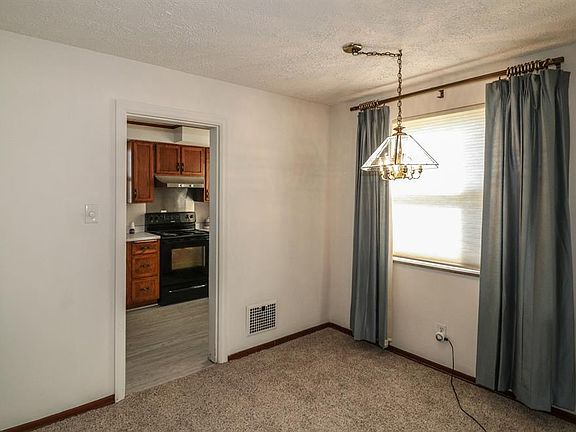 4th image of 5528 Surrey Ave