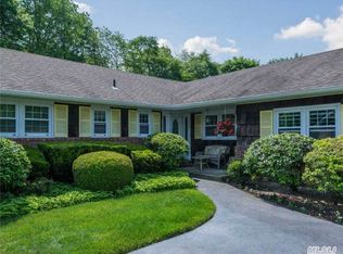 51 W Shore Rd, Oakdale, NY 11769