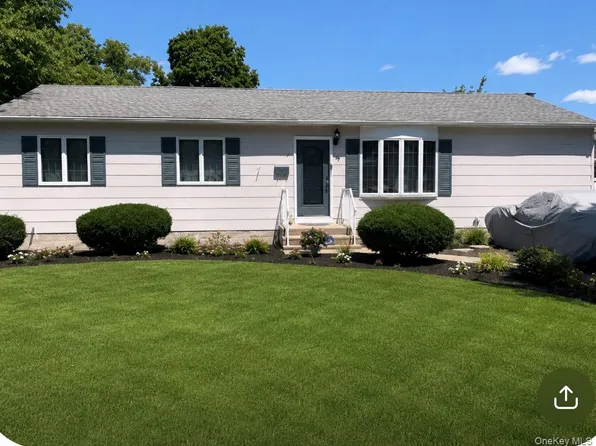 48 Ellen Street, Bay Shore, NY 11706