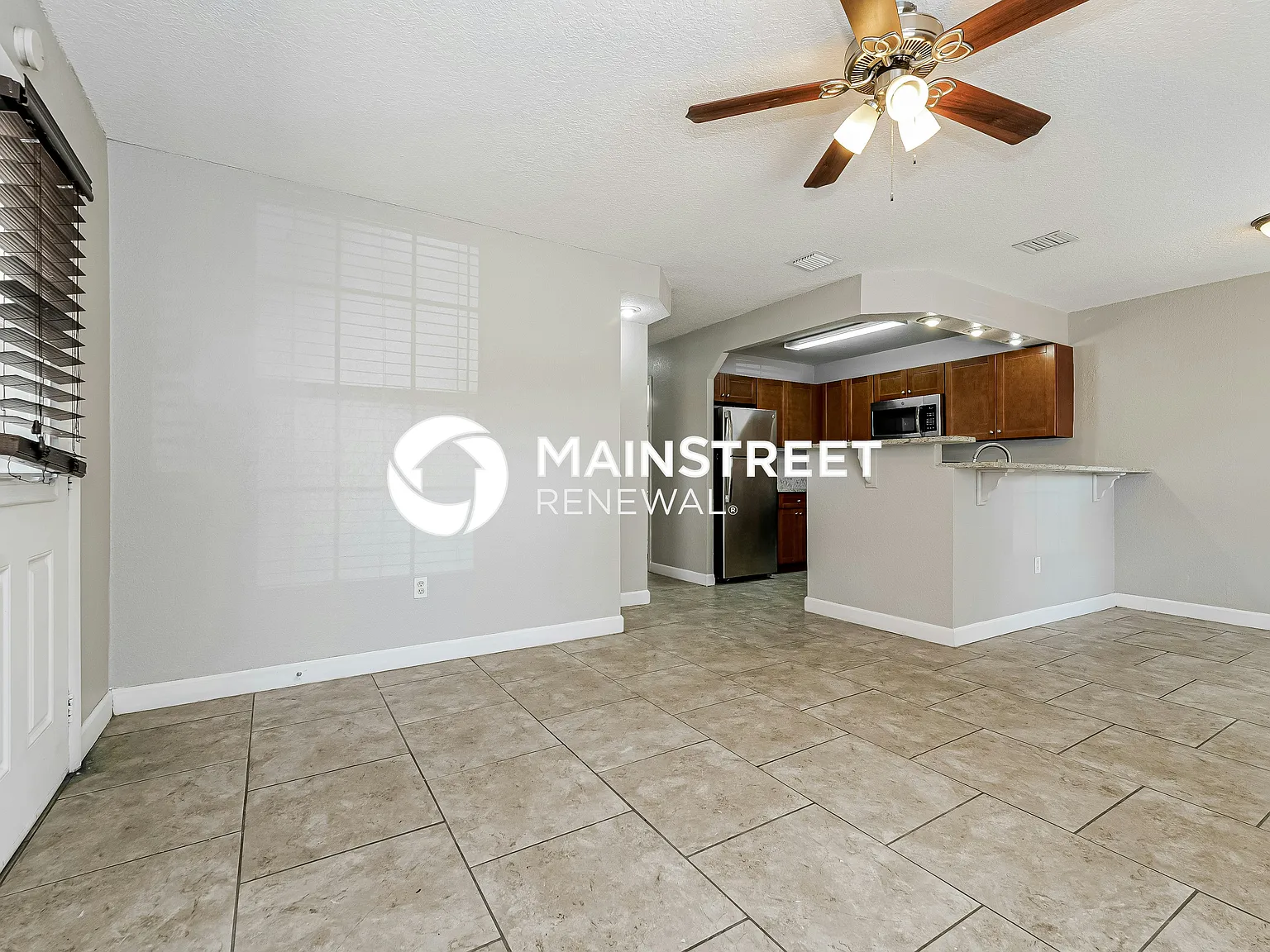 3781 S 57th Ave — Photo 3