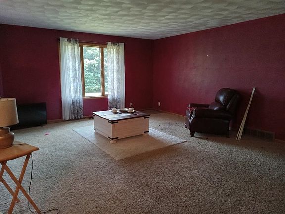 3rd image of 1724 Holly Dr