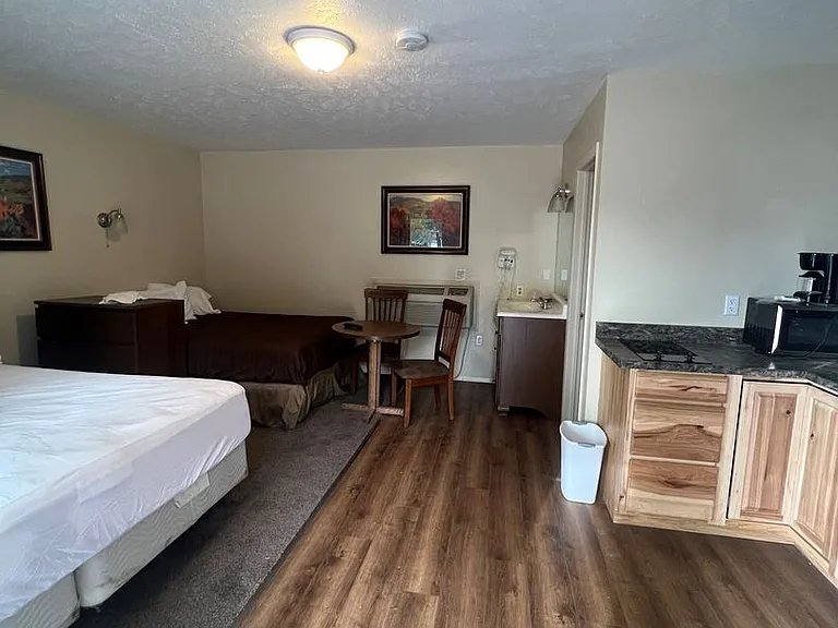 101 Ray Ave — Photo 3