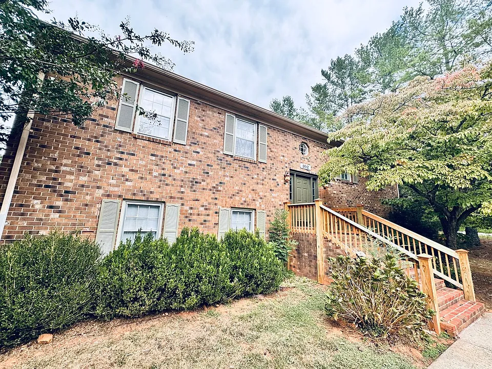 102 Willow Oak Ter