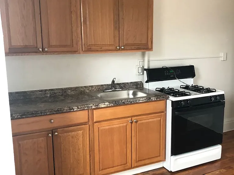 730 Roosevelt Ave #2 — Photo 8