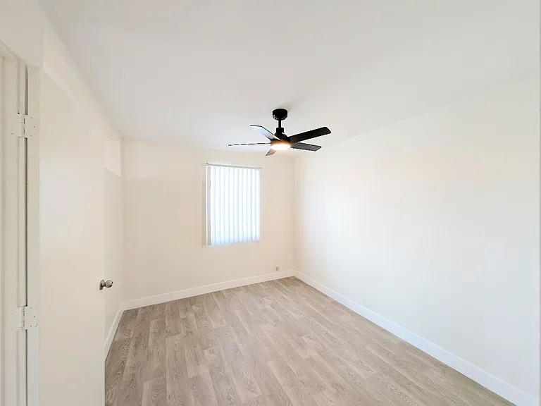 208 E Prince Rd — Photo 33