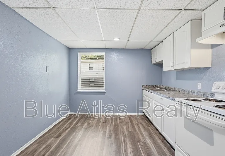 2215 Riverview Dr #B — Photo 3