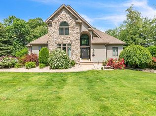 18 Candlewood Dr, Agawam, MA 01001