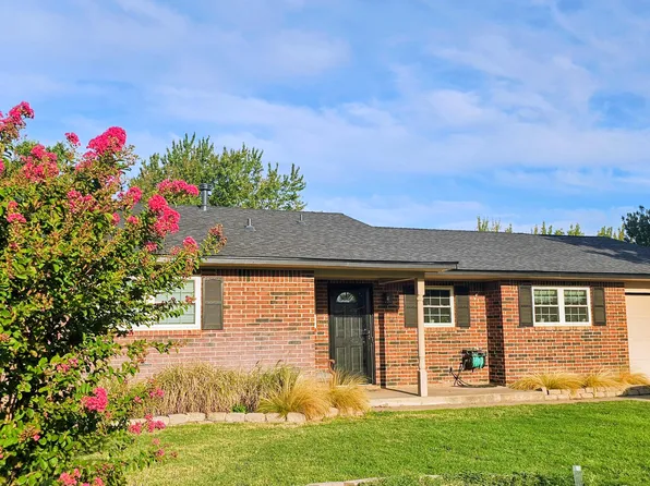 617 Comanche Dr, Woodward, OK 73801