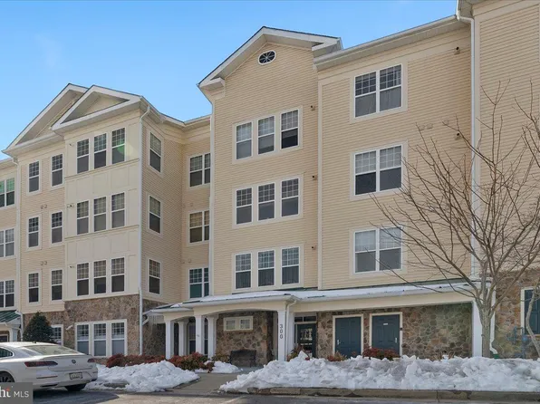 300 High Gables Dr APT 407, Gaithersburg, MD 20878