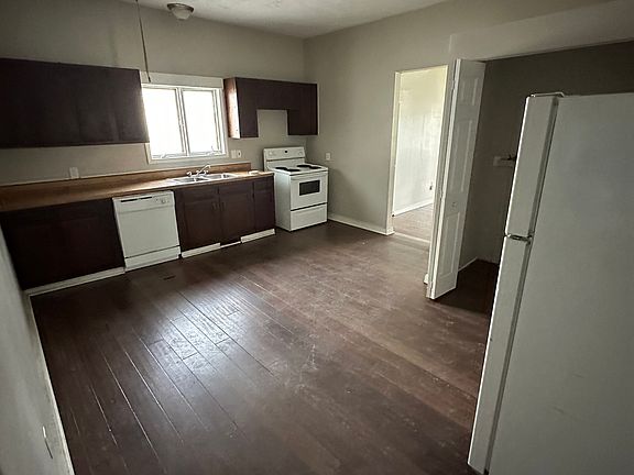 2nd image of 802 W 9th St #1