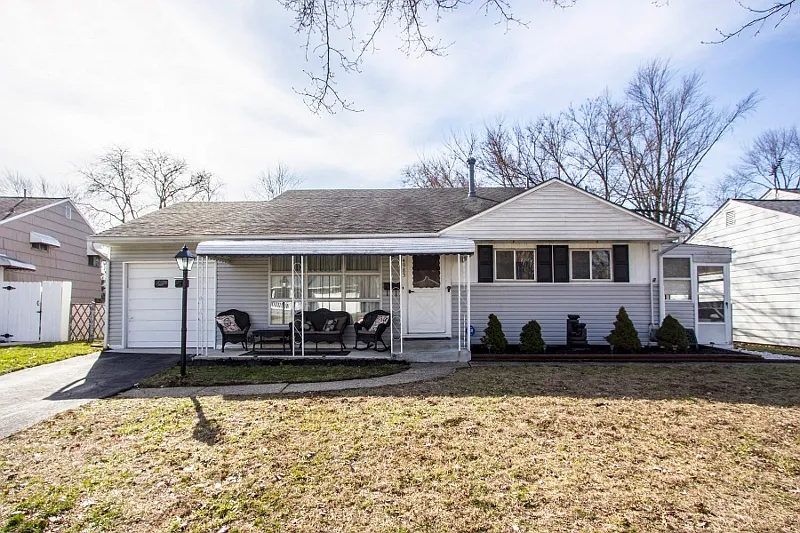 4985 McAllister Ave photo 1