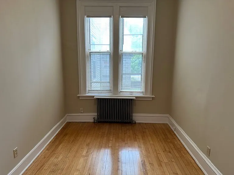 7/1 - $1545 2 BR, 1 BA with Heat, 3 blocks from UWM- 2943 N Bartlett — Photo 27